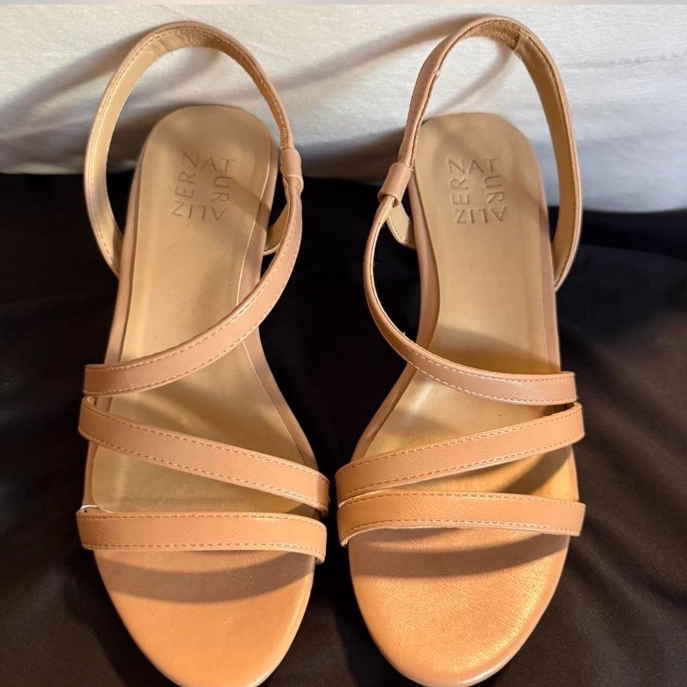 Naturalizer Women's Beige Strappy Sandals